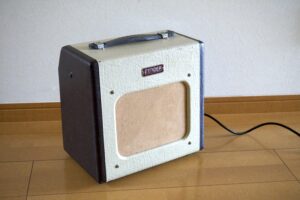 歯科医師お買い得！レア！Fender usa Champion600 真空管 スピーカーケーブル交換済み！ コンボ